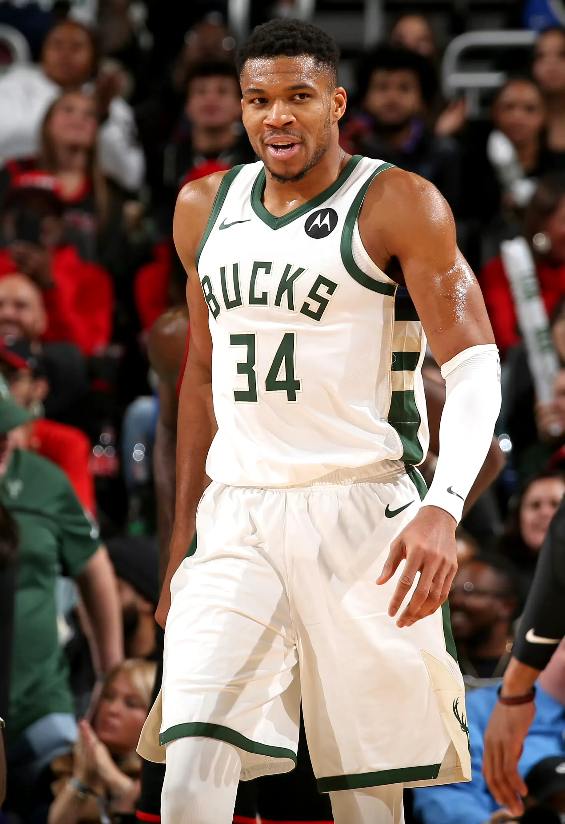 包含字母哥关键节点高光表现，西班牙队带队取胜！的词条