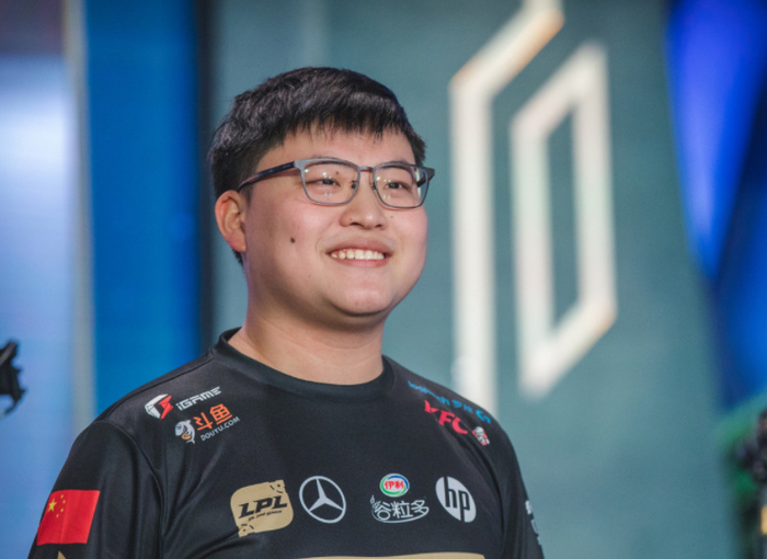 Uzi回归赛场，大胜首场状态亮眼，C9观众沸腾！(uzi是否回归)