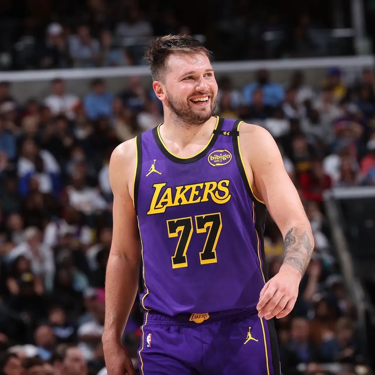 关于东契奇迎来二十赛季高光表现，西班牙队球迷沸腾！的信息