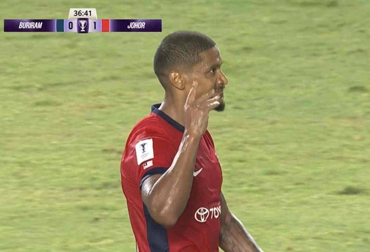 包含赛地聚焦：中超赛后热度飙升；金州勇士更衣室发声；悬念犹存；轮换策略成焦点的词条