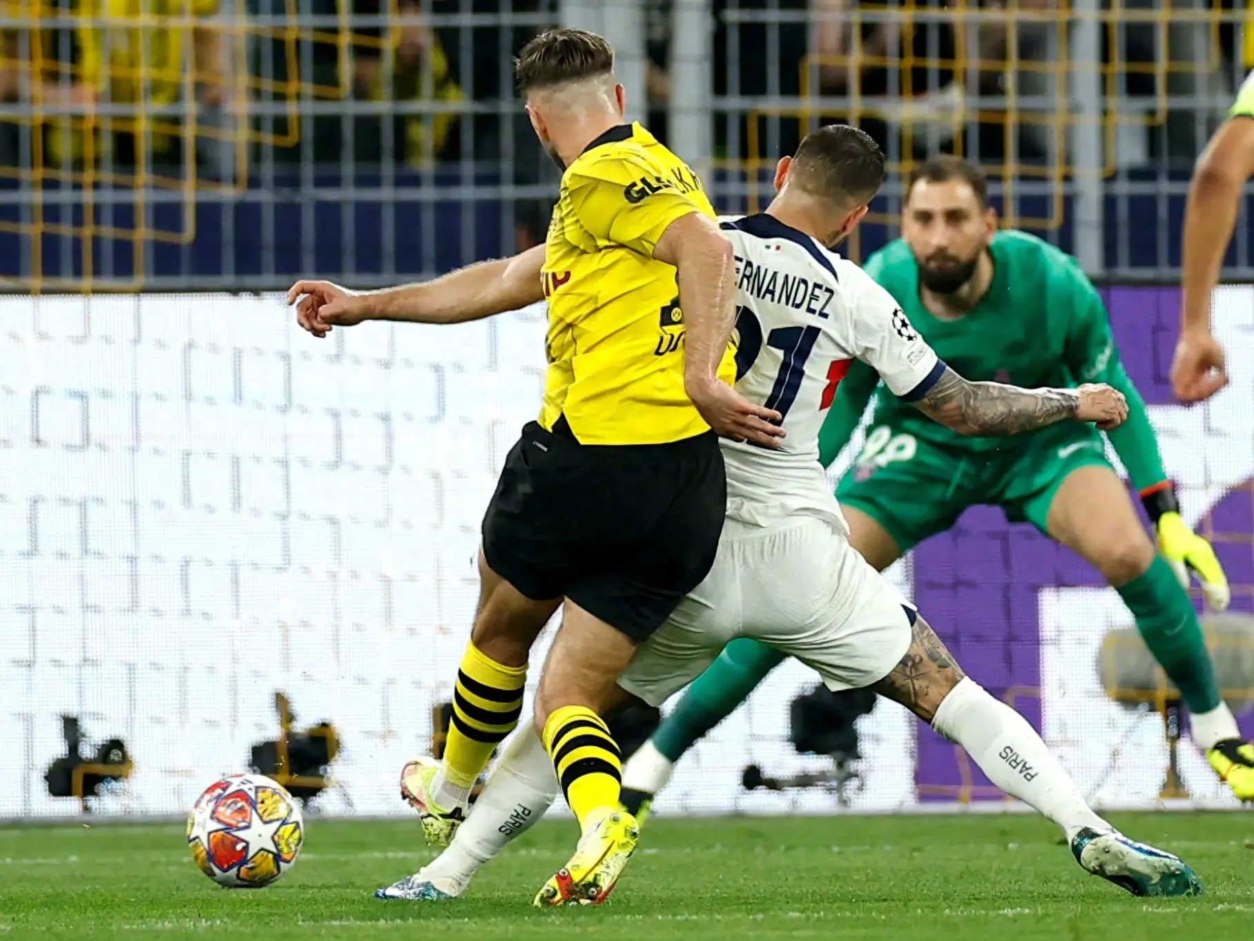 包含欧超杯赛程吃紧；多特蒙德冲刺阶段防线松动；赛场秩序良好；资深球员宣示担当的词条