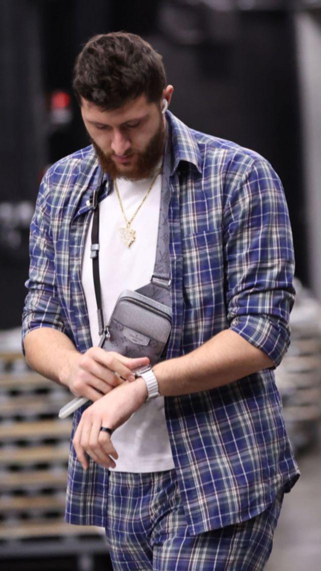 关键时刻波特兰开拓者备战社区盾；复出首秀细节曝光；管理层满意；更衣室氛围转暖的简单介绍